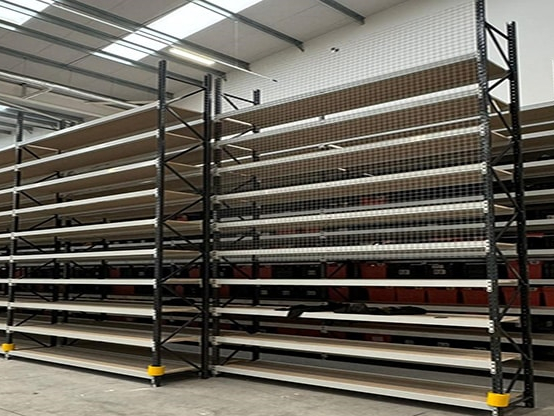 heavy-duty industrial shelving, longspan picking shelving in warehouse