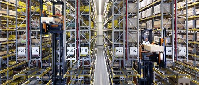 Several Runs of Narrow Aisle Pallet Racking
