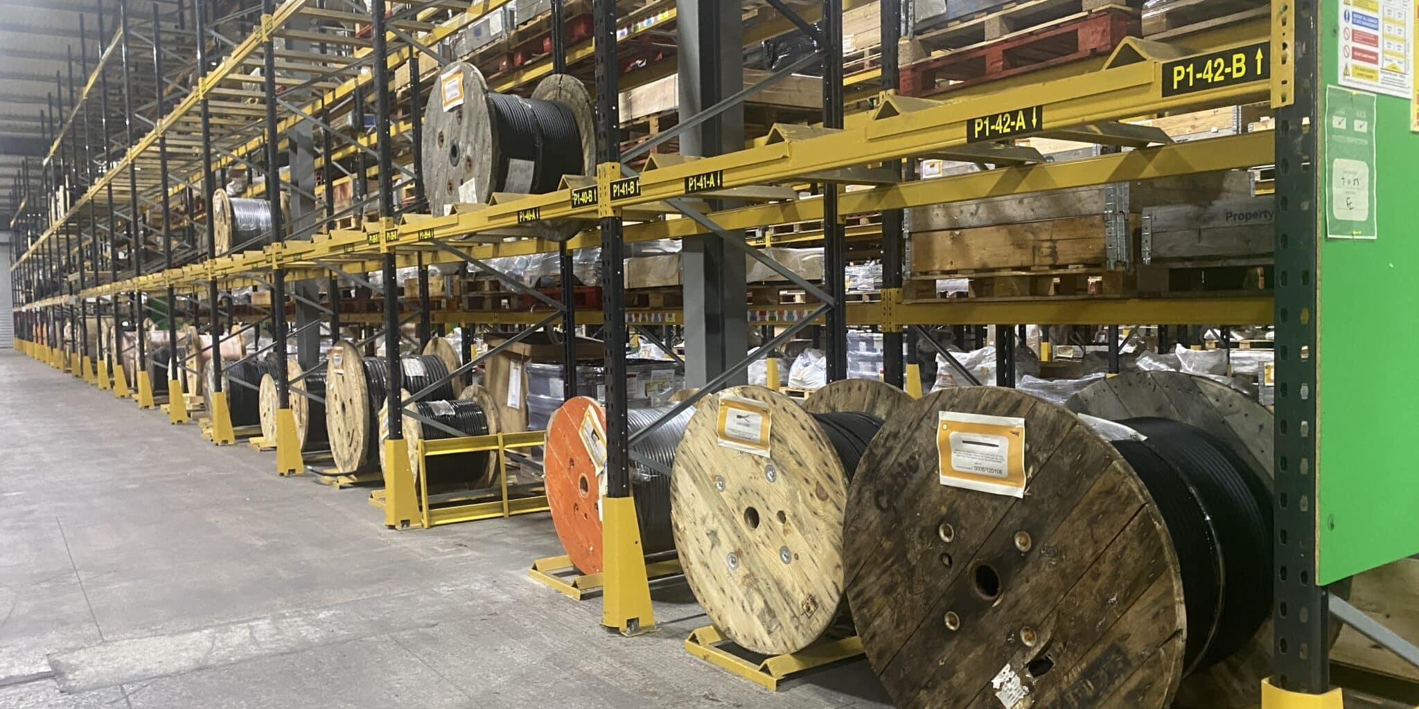 Drive-in racking with cable drums